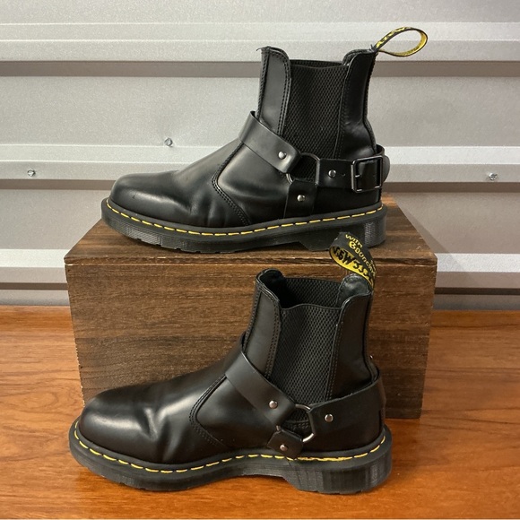 Dr. Martens Wincox Black Smooth Leather Buckle Chelsea Boot Men Size 9 - Picture 2 of 10